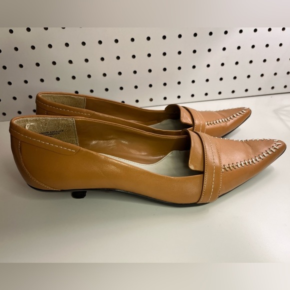 Kenneth Cole Reaction Tan Leather Kitten Heels Y2K White Contrast Stitching 7.5 - Picture 16 of 16